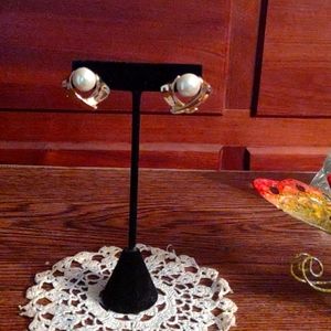 Hobe Gold & Pearl Post Earrings